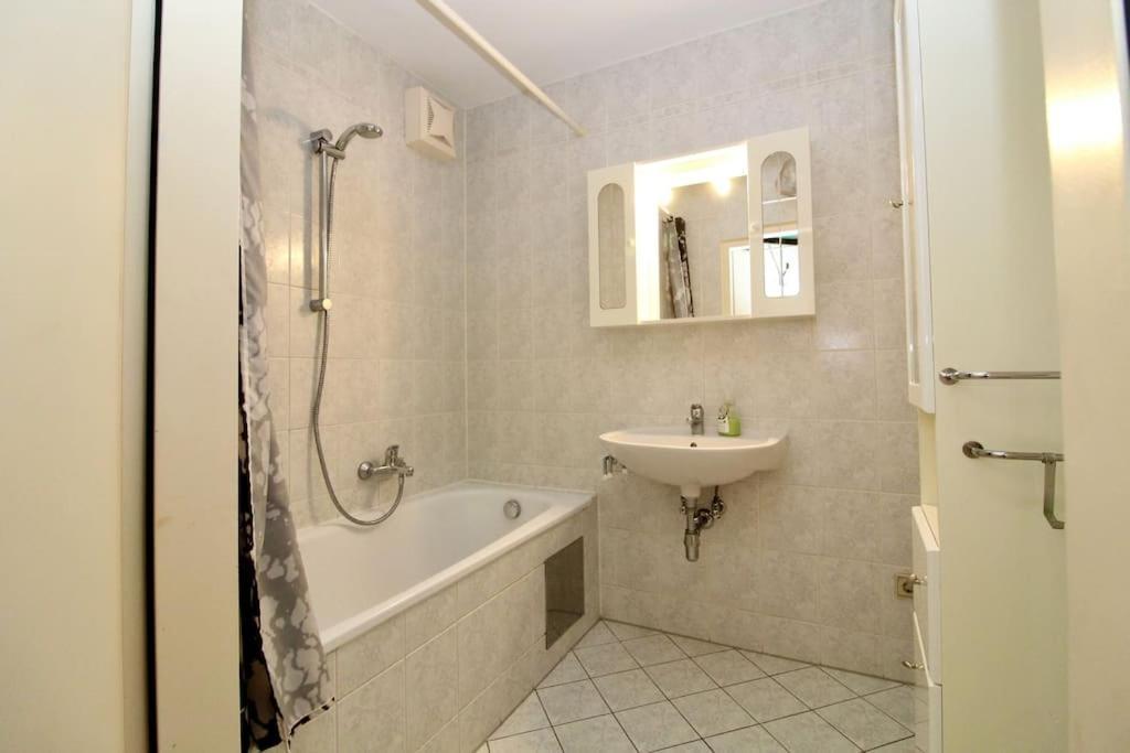 Cozy Apartment Free Parking Вена Экстерьер фото