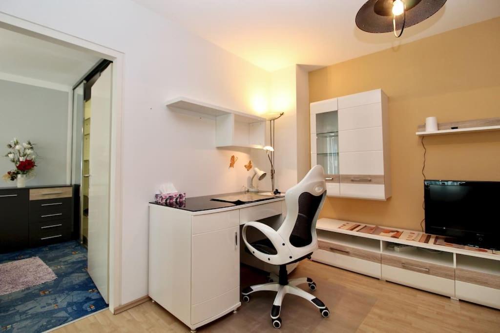Cozy Apartment Free Parking Вена Экстерьер фото